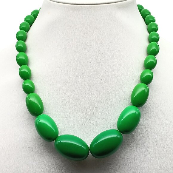 Vintage Green Lucite Graduated Necklace with Oblong Beads - Picture 1 of 2